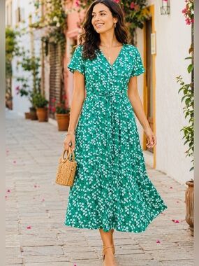 LOFT Romantic Green Floral V-Neck A-Line Midi Dress - Short Sleeves. Size 6.